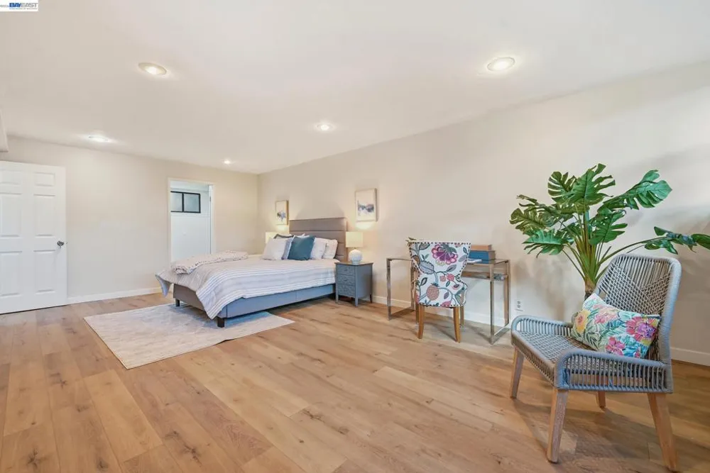 19026 Center St Castro Valley, CA 94546