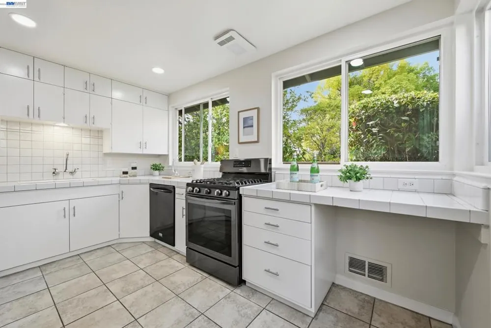19026 Center St Castro Valley, CA 94546
