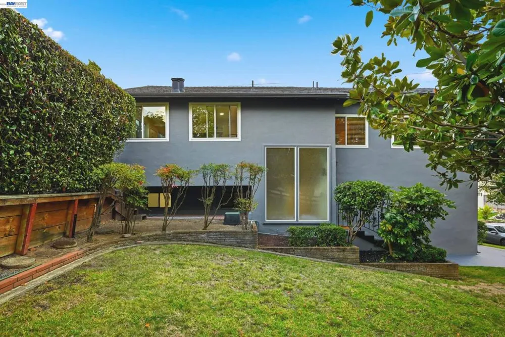 19026 Center St Castro Valley, CA 94546