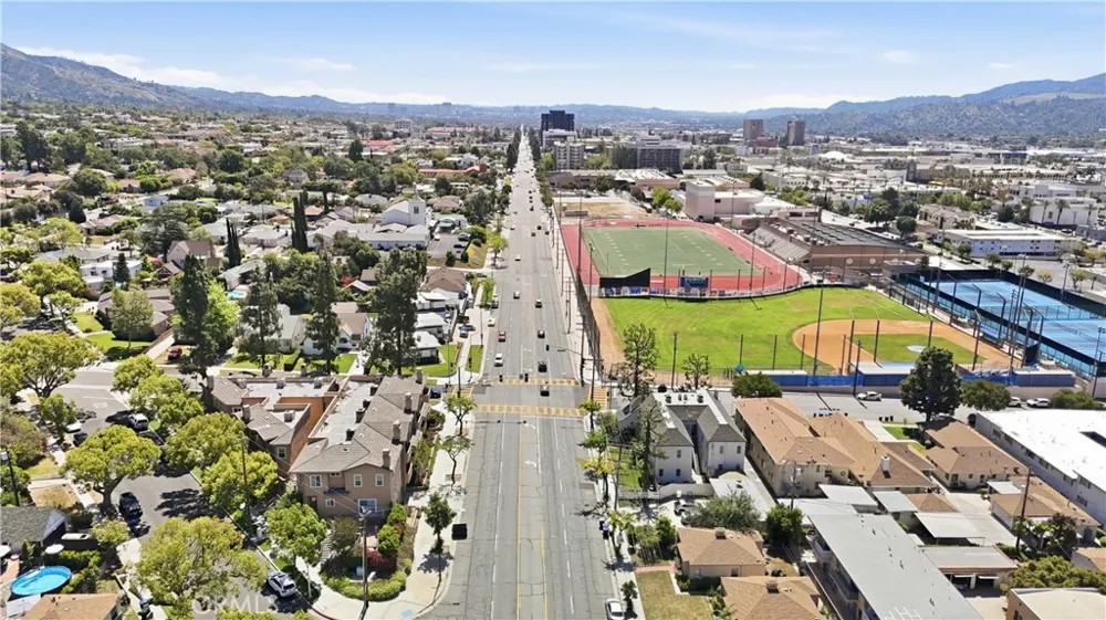 1101 East Avenue Burbank, CA 91504