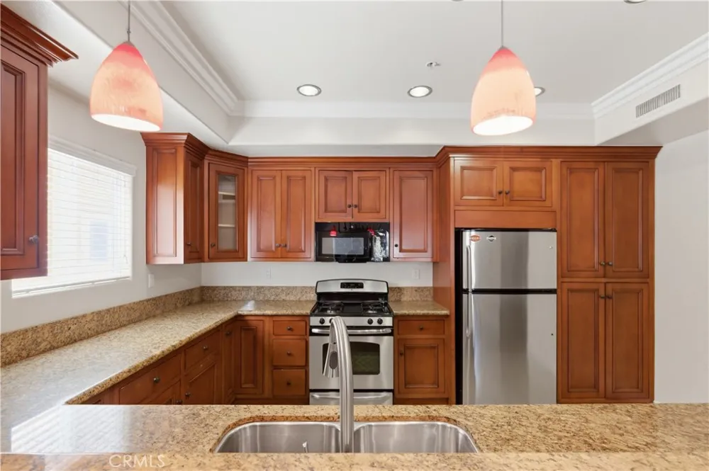 1101 East Avenue Burbank, CA 91504