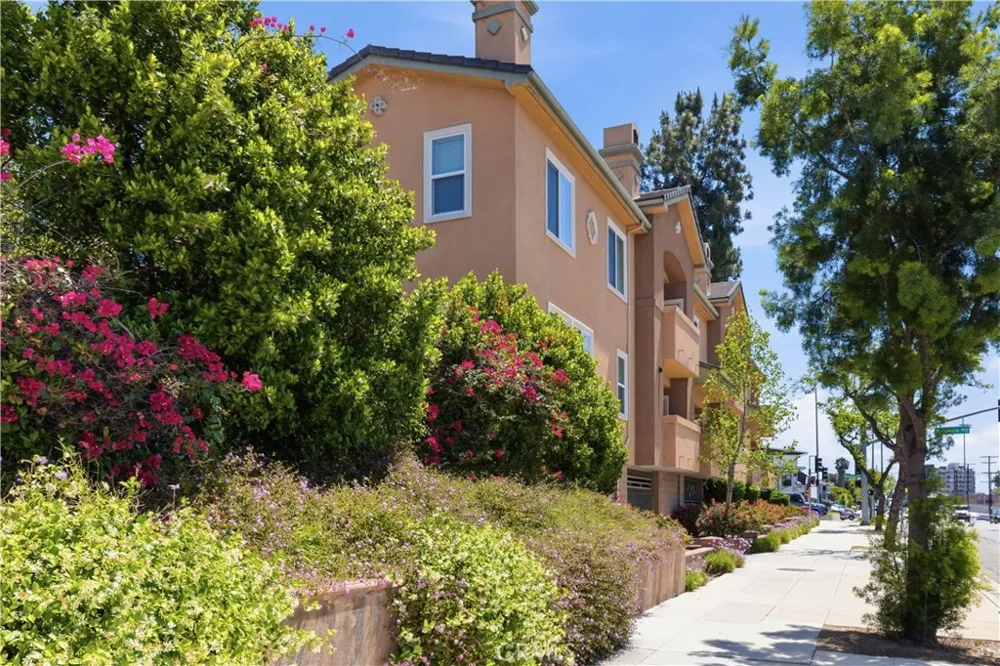1101 East Avenue Burbank, CA 91504