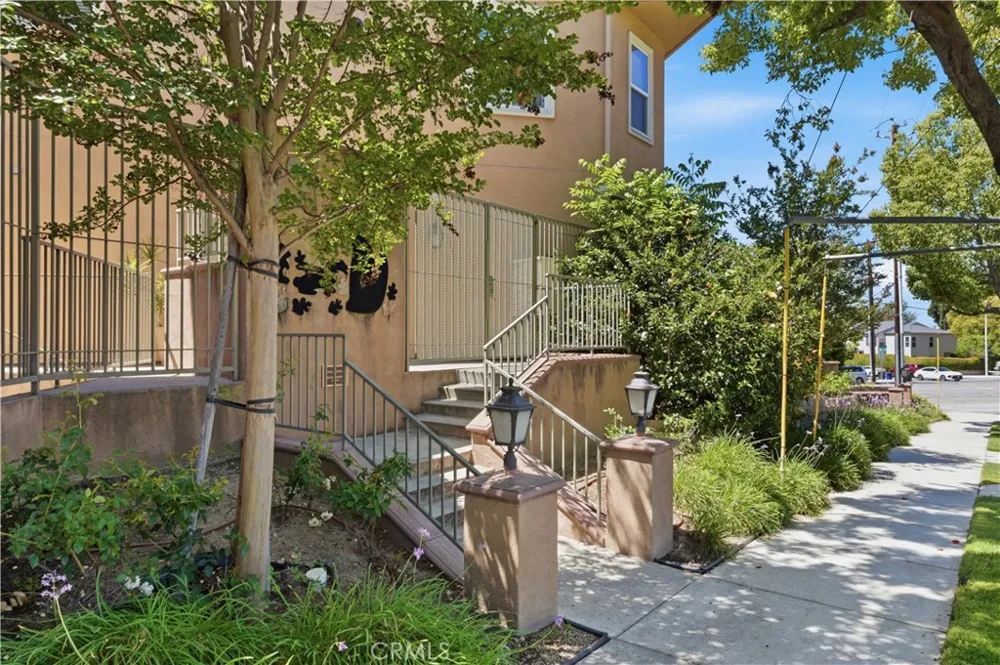 1101 East Avenue Burbank, CA 91504