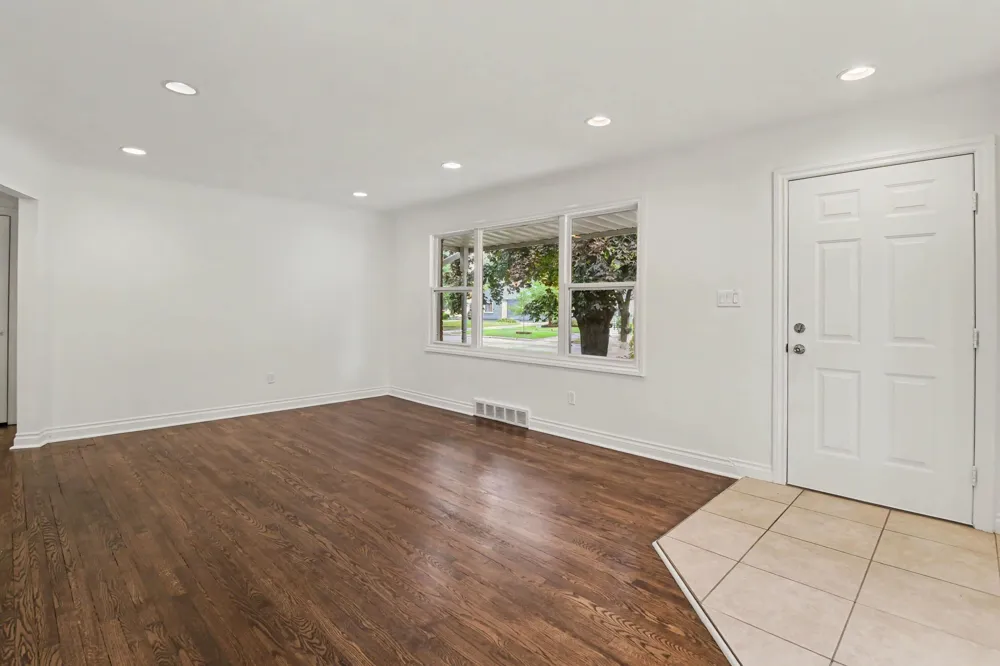 23051 Majestic Street Oak Park, MI 48237