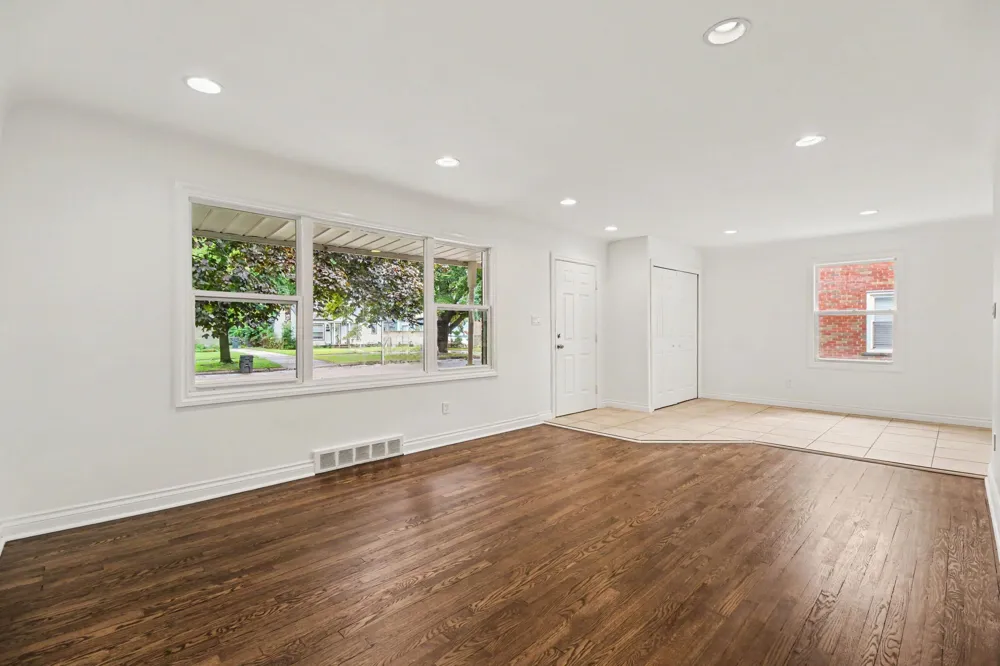 23051 Majestic Street Oak Park, MI 48237