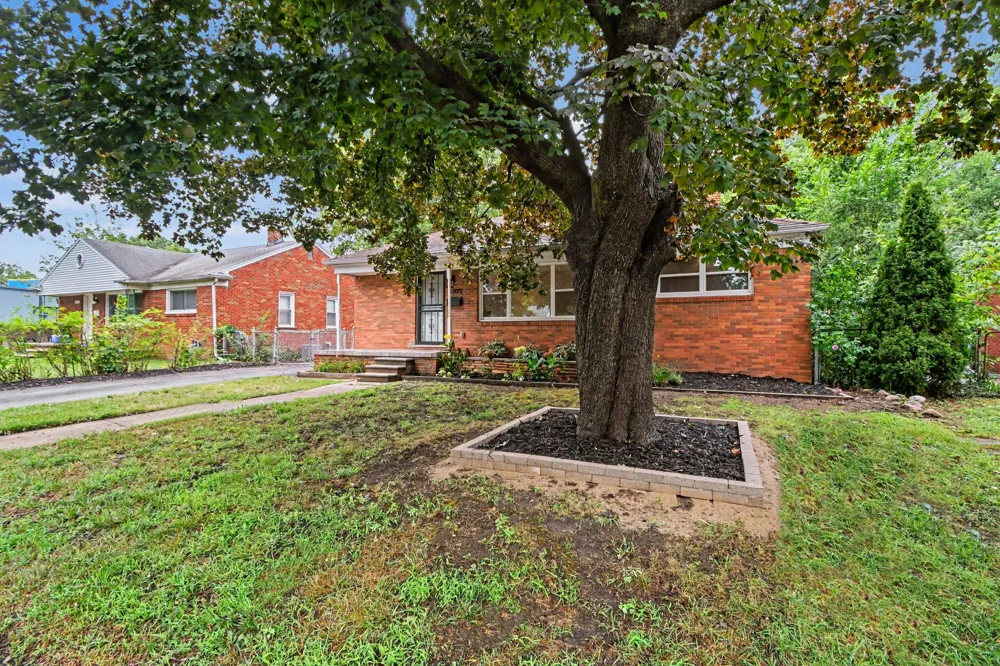 23051 Majestic Street Oak Park, MI 48237