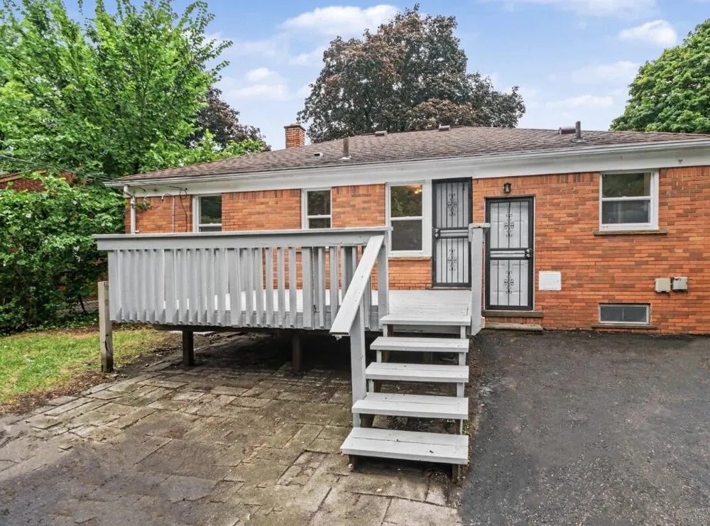 23051 Majestic Street Oak Park, MI 48237