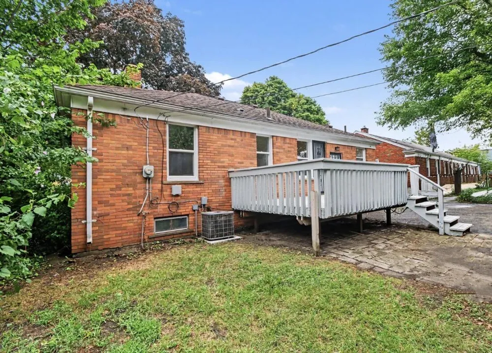 23051 Majestic Street Oak Park, MI 48237