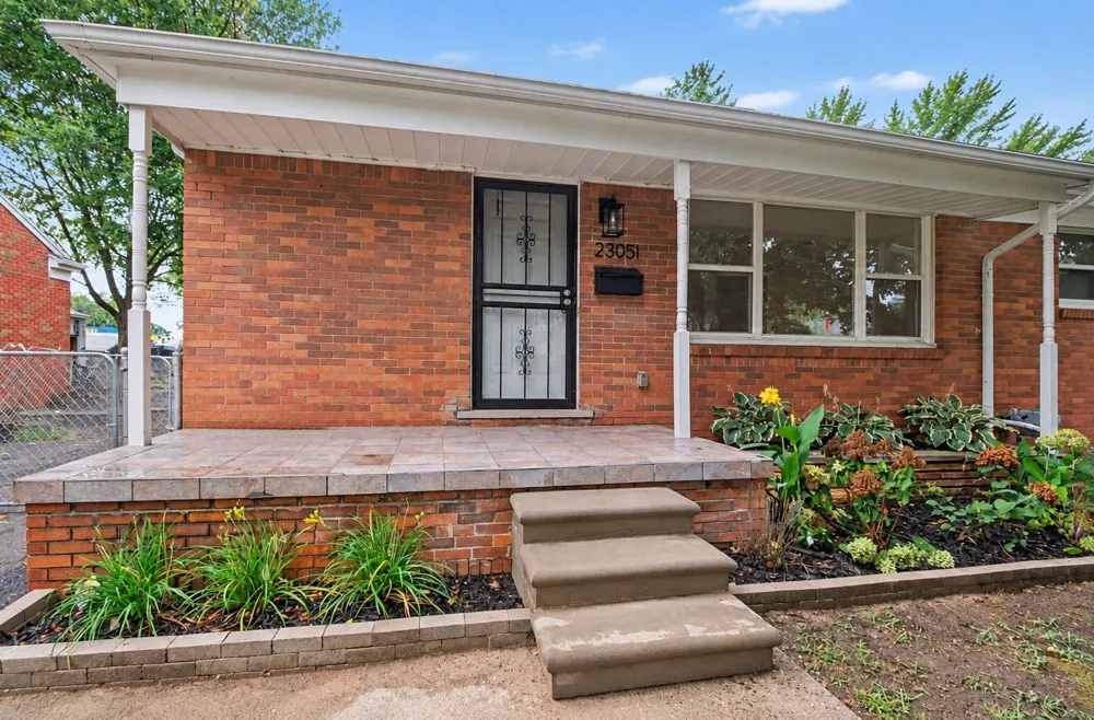 23051 Majestic Street Oak Park, MI 48237