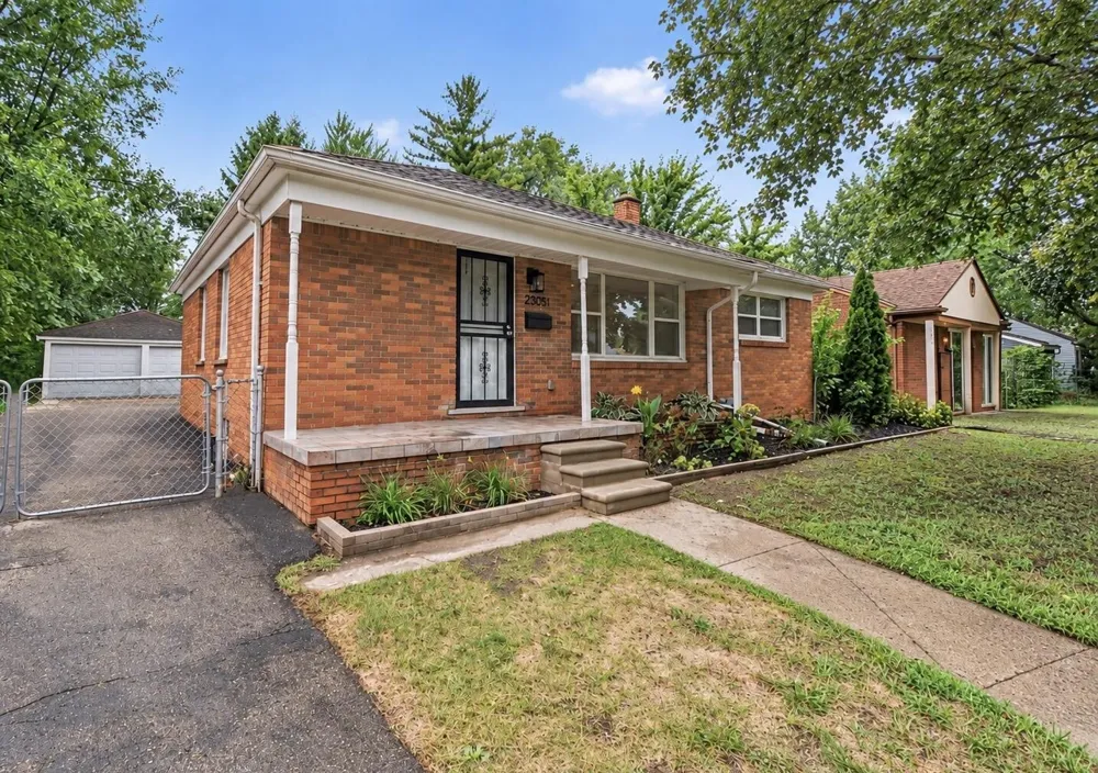 23051 Majestic Street Oak Park, MI 48237