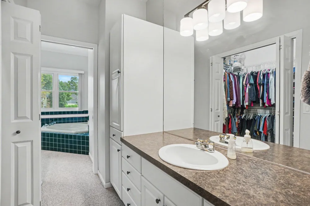 9521 Ridgecrest Drive Zeeland, MI 49464