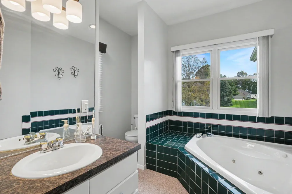 9521 Ridgecrest Drive Zeeland, MI 49464