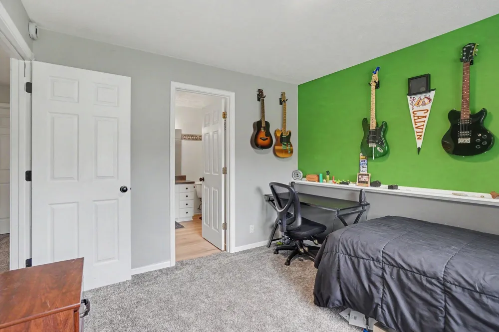 9521 Ridgecrest Drive Zeeland, MI 49464
