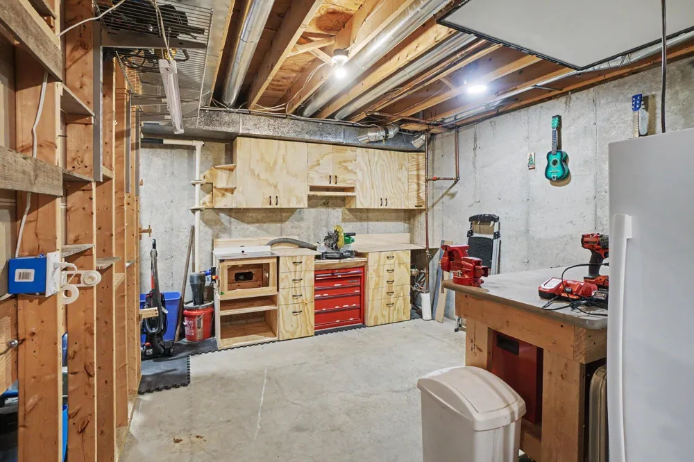9521 Ridgecrest Drive Zeeland, MI 49464
