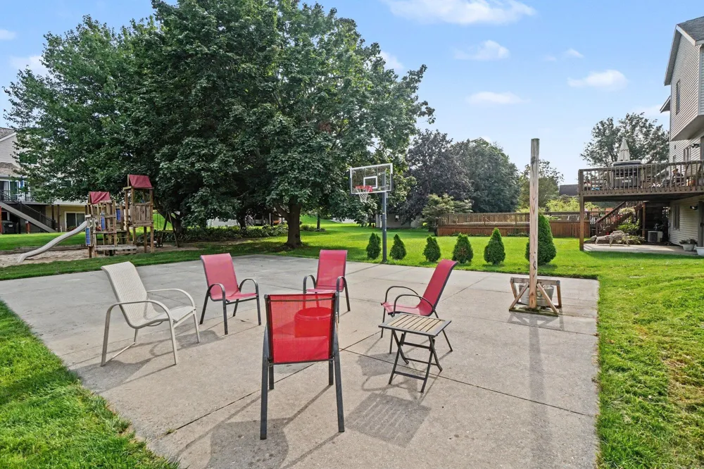 9521 Ridgecrest Drive Zeeland, MI 49464