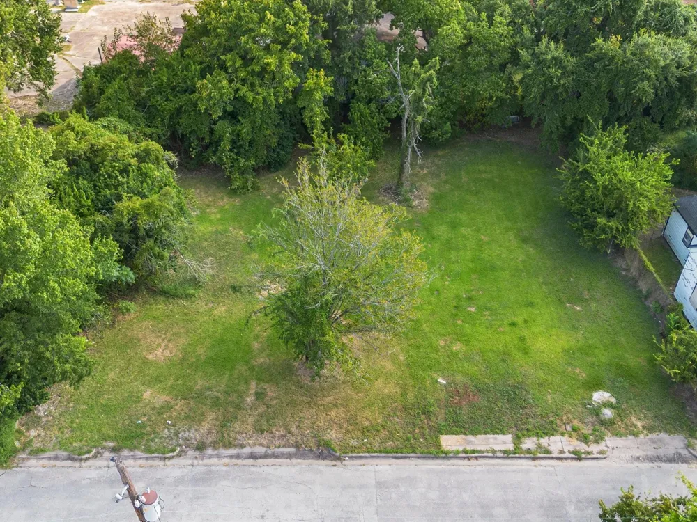 2411 Berry Street Hockley, TX 77004