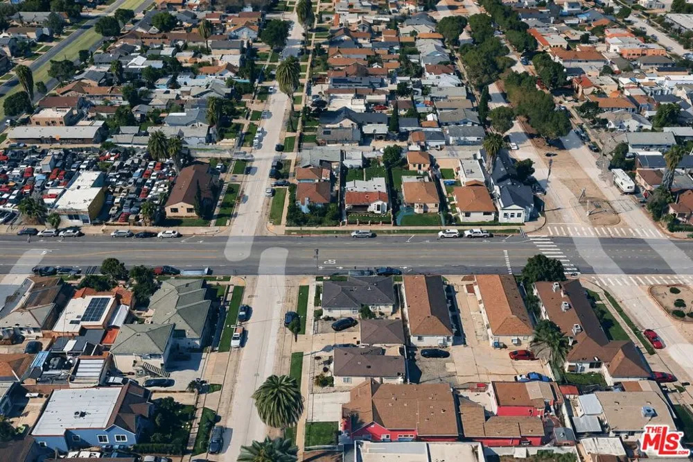 9819 S Hoover Street Los Angeles, CA 90044