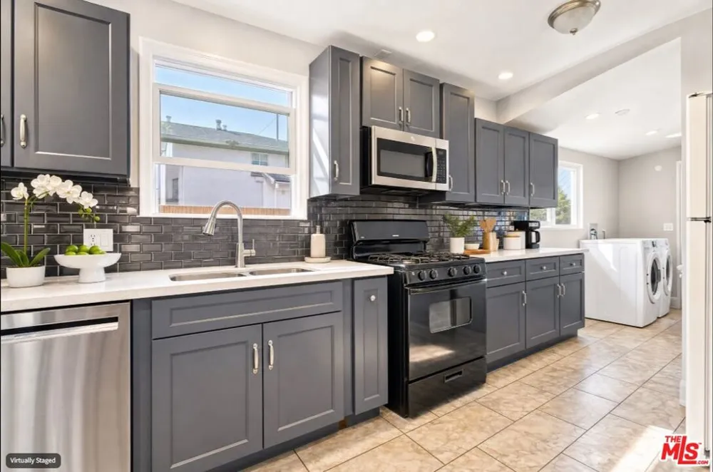 9819 S Hoover Street Los Angeles, CA 90044