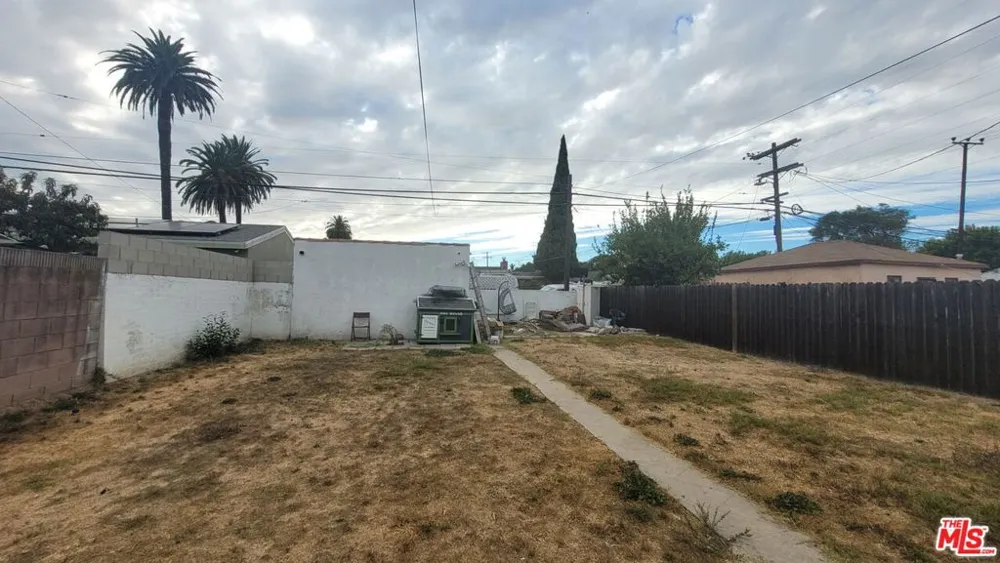 9819 S Hoover Street Los Angeles, CA 90044