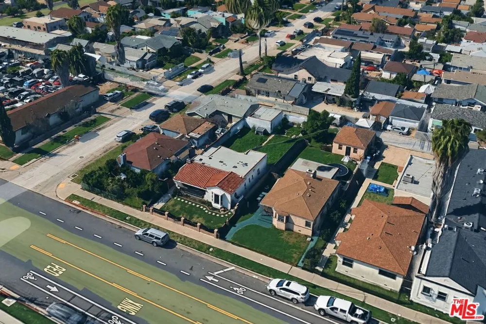 9819 S Hoover Street Los Angeles, CA 90044
