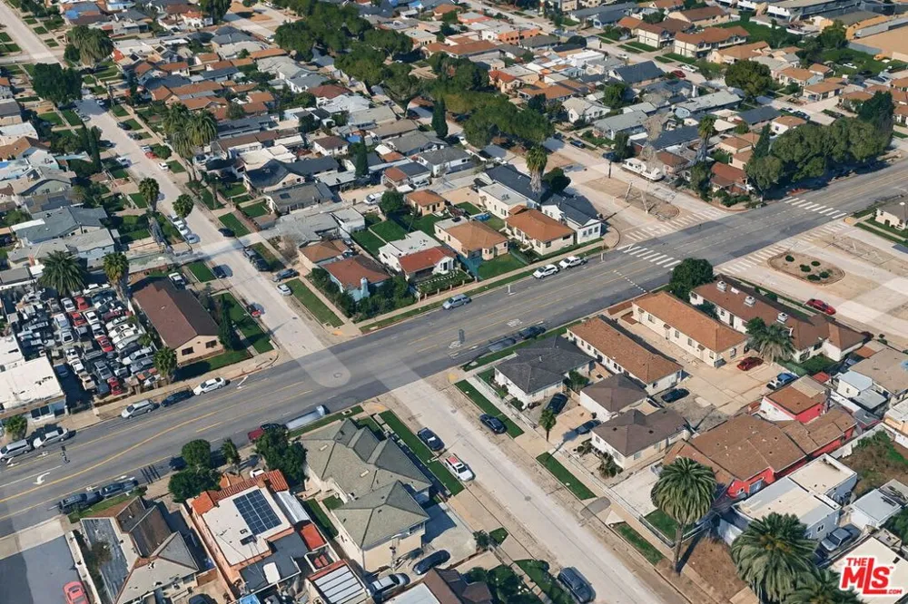9819 S Hoover Street Los Angeles, CA 90044