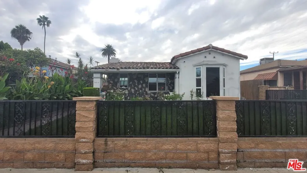 9819 S Hoover Street Los Angeles, CA 90044
