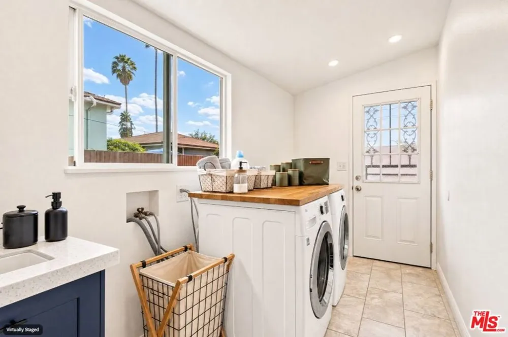 9819 S Hoover Street Los Angeles, CA 90044