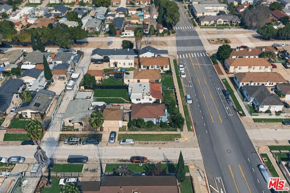 9819 S Hoover Street Los Angeles, CA 90044