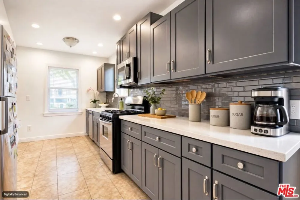 9819 S Hoover Street Los Angeles, CA 90044