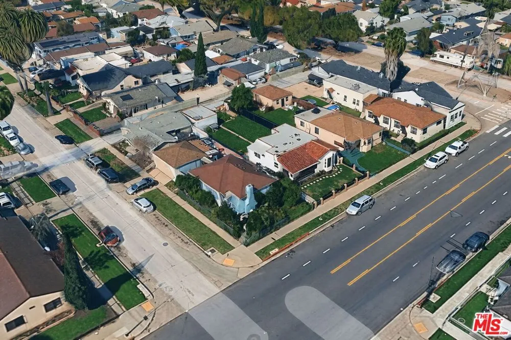 9819 S Hoover Street Los Angeles, CA 90044