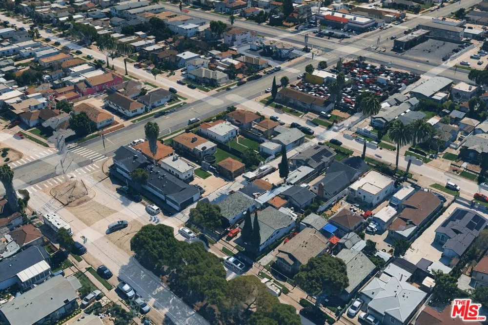 9819 S Hoover Street Los Angeles, CA 90044