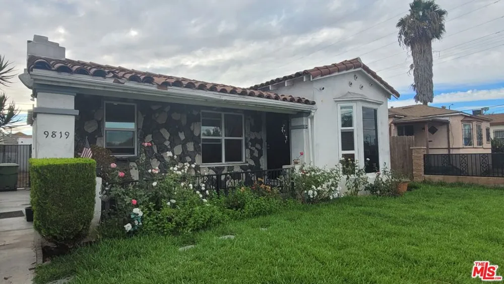 9819 S Hoover Street Los Angeles, CA 90044