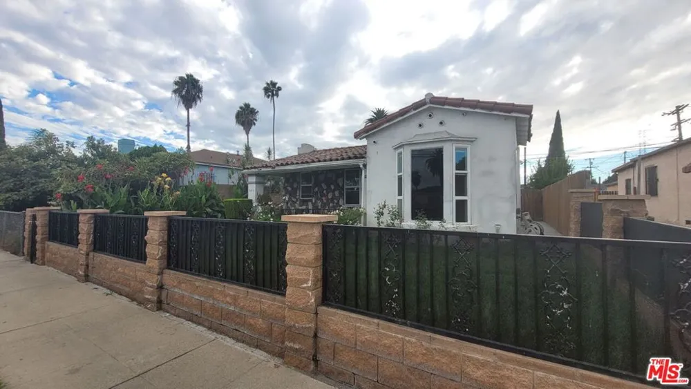 9819 S Hoover Street Los Angeles, CA 90044