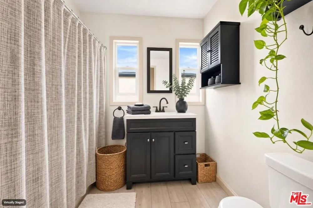 9819 S Hoover Street Los Angeles, CA 90044