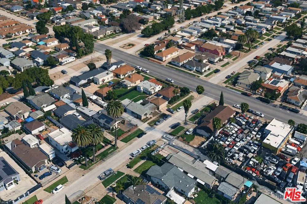 9819 S Hoover Street Los Angeles, CA 90044
