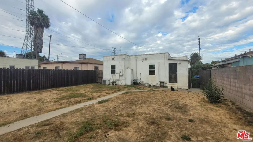 9819 S Hoover Street Los Angeles, CA 90044
