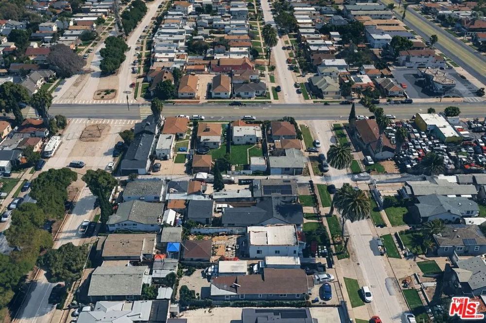 9819 S Hoover Street Los Angeles, CA 90044