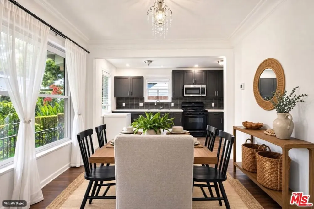 9819 S Hoover Street Los Angeles, CA 90044
