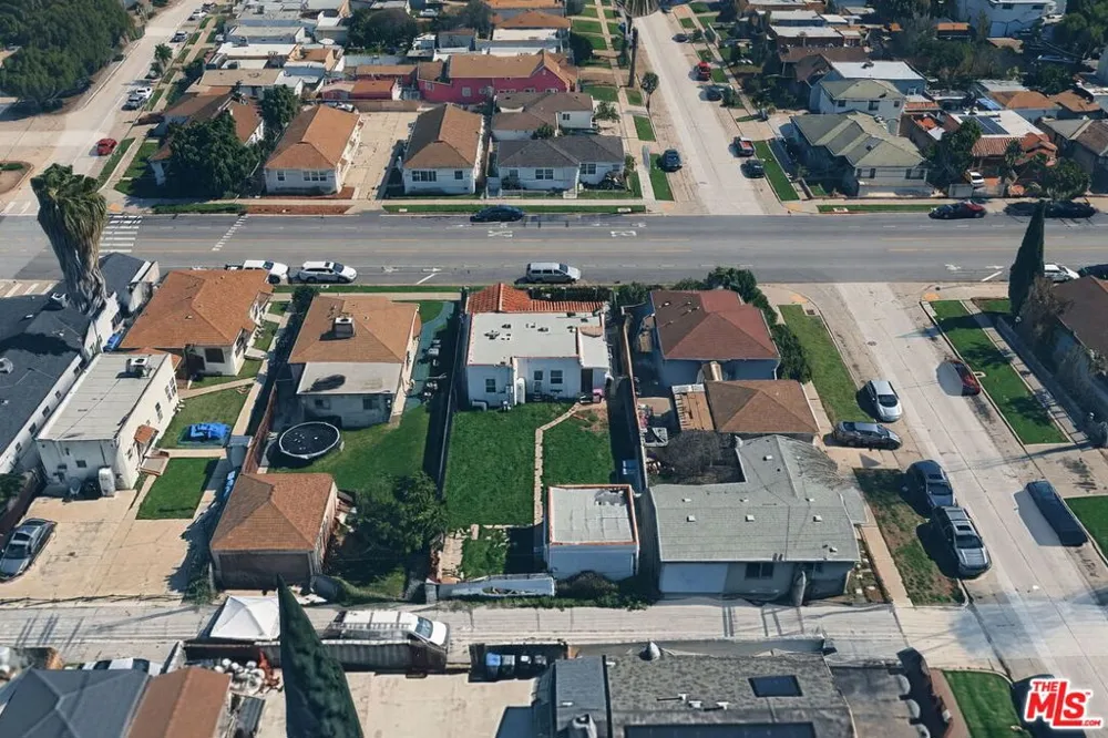 9819 S Hoover Street Los Angeles, CA 90044