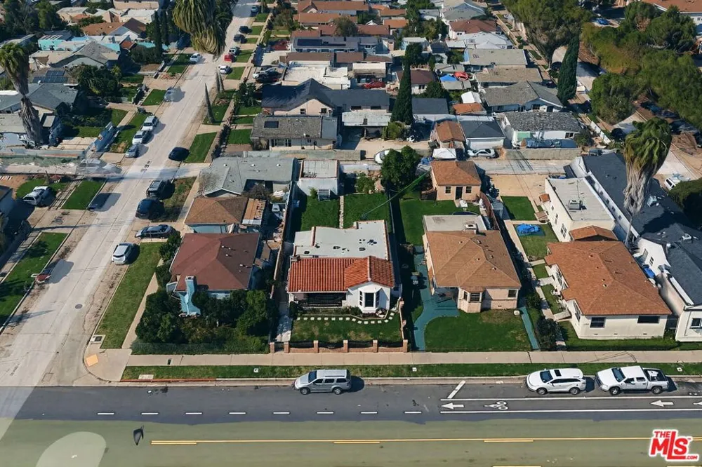 9819 S Hoover Street Los Angeles, CA 90044