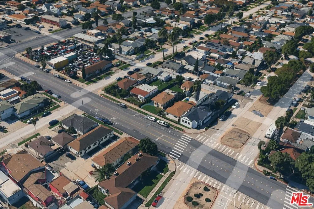 9819 S Hoover Street Los Angeles, CA 90044