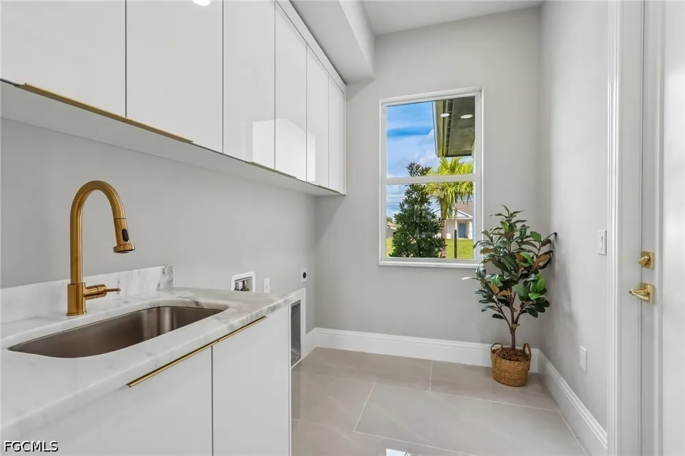 NW 40th Place Cape Coral, FL 33993