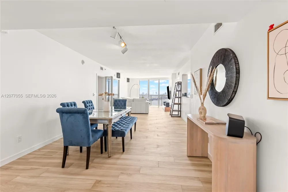 325 S Biscayne Blvd #2723 Miami, FL 33131