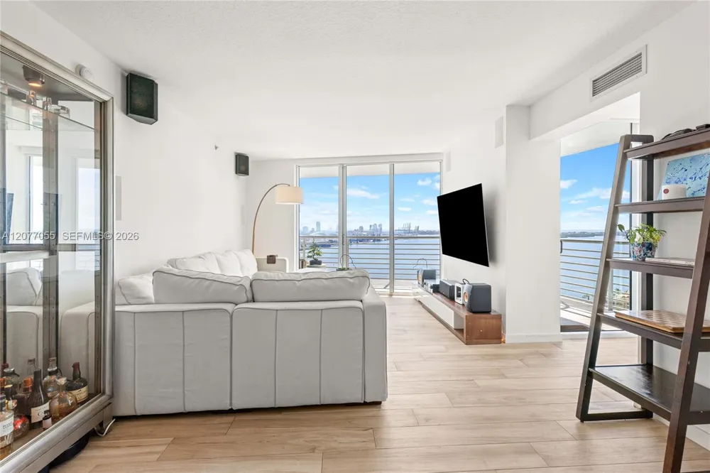 325 S Biscayne Blvd #2723 Miami, FL 33131