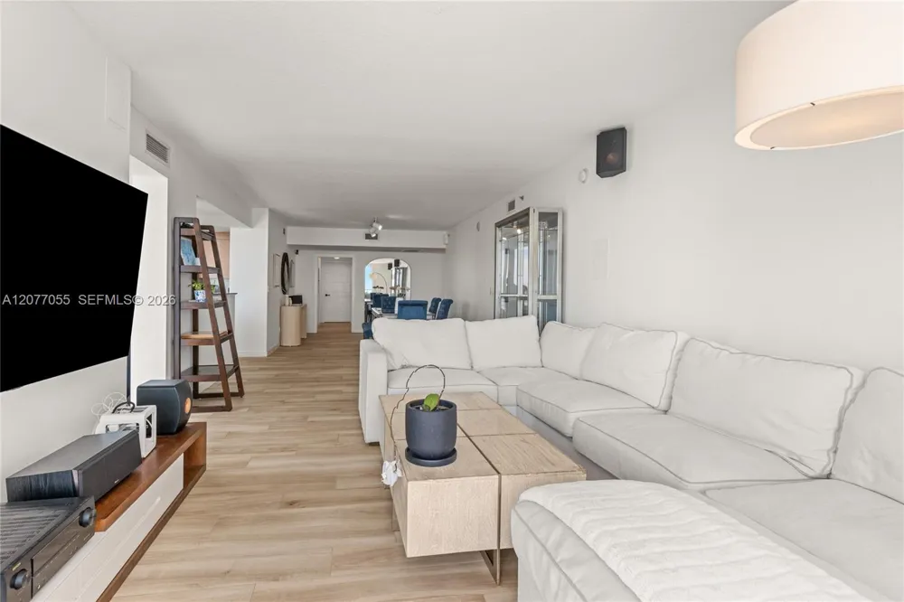 325 S Biscayne Blvd #2723 Miami, FL 33131