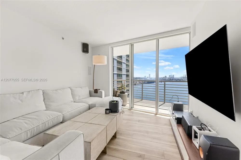 325 S Biscayne Blvd #2723 Miami, FL 33131