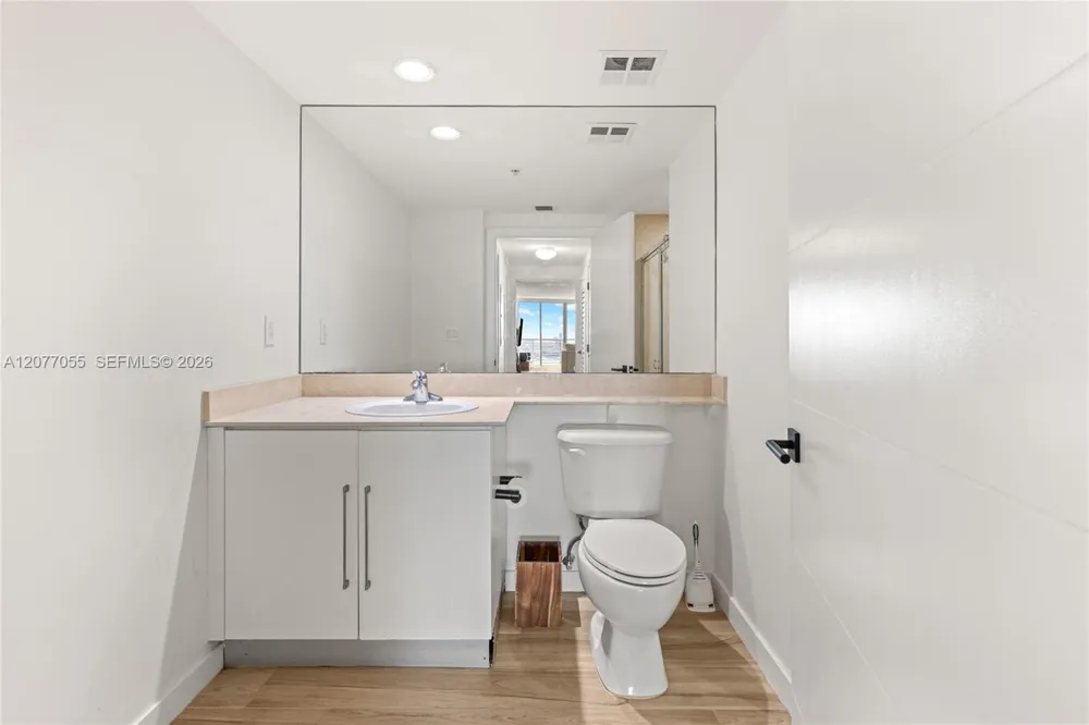 325 S Biscayne Blvd #2723 Miami, FL 33131