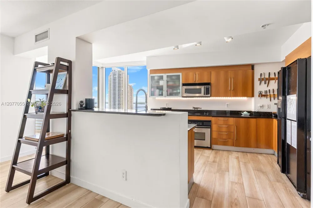 325 S Biscayne Blvd #2723 Miami, FL 33131