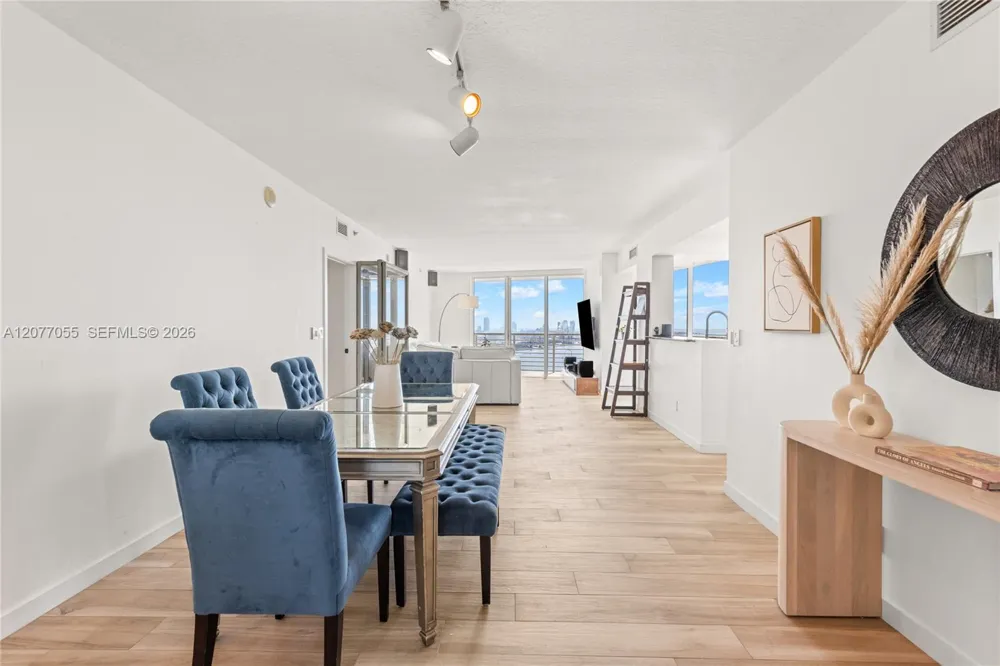 325 S Biscayne Blvd #2723 Miami, FL 33131