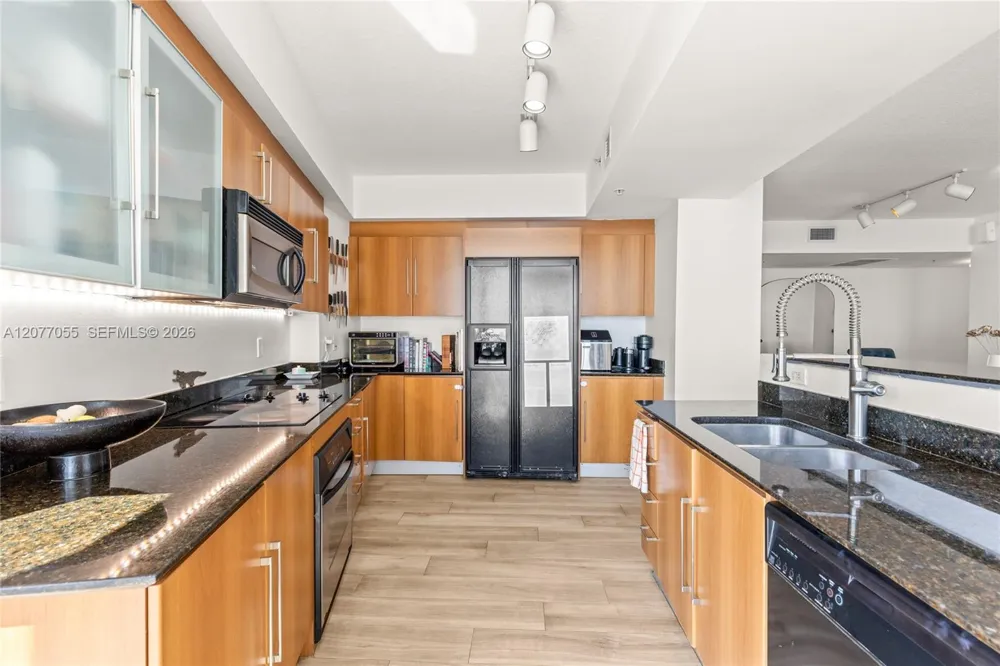 325 S Biscayne Blvd #2723 Miami, FL 33131